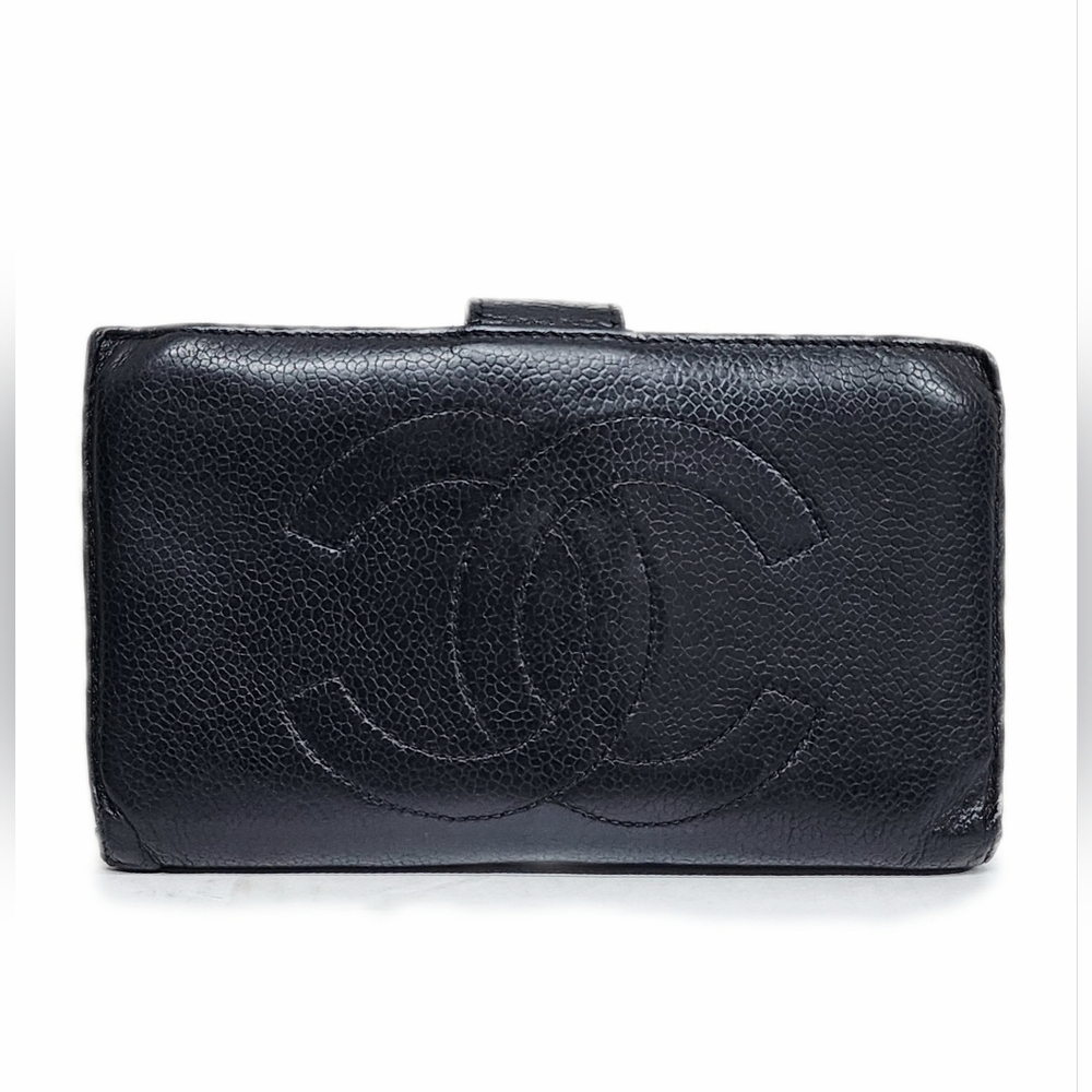 💯 % Authentic Vintage Chanel black Caviar Leather Wallet